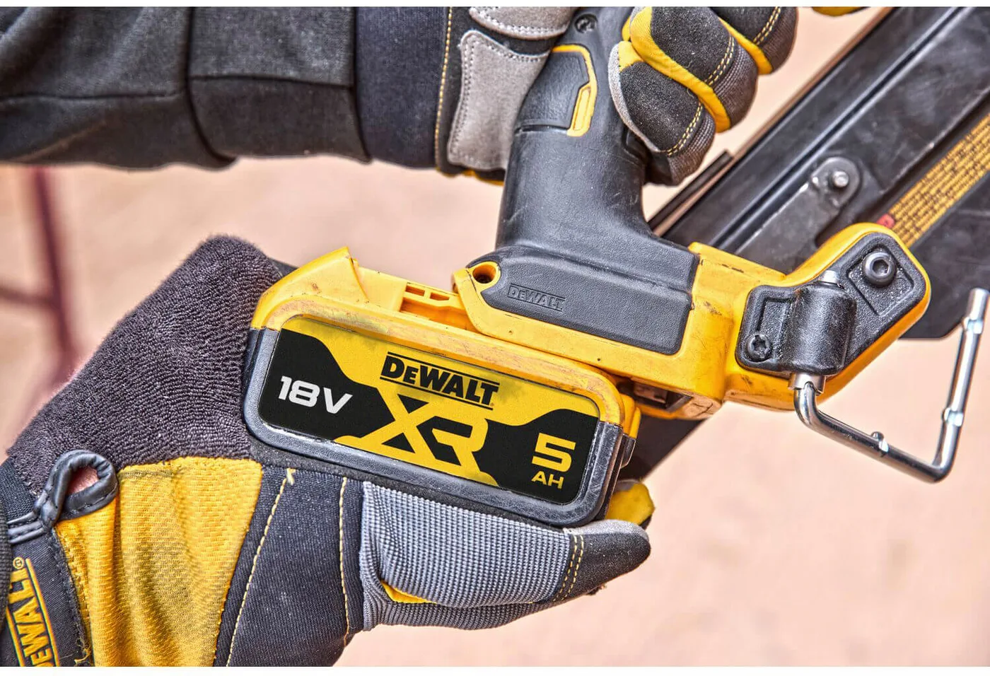 Пістолет цвяхозабивний акумуляторний безщітковий DeWALT DCN930N — фото 6