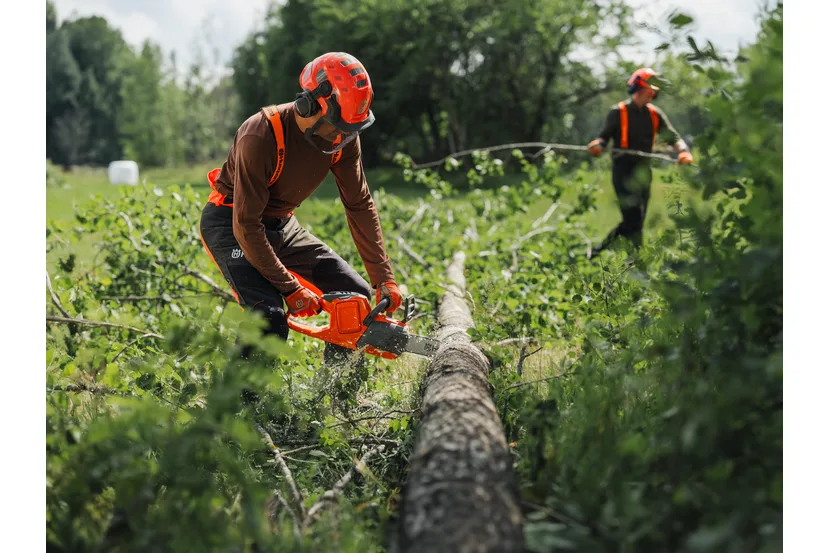 Акумуляторна ланцюгова пила Husqvarna 435i професійна — фото 2